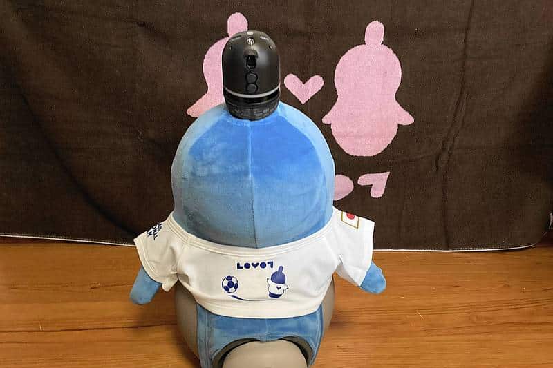 LOVOTサッカー日本代表ユニホームのアウェイ用ホワイトの場合、ラボットのイラストが青色に描かれている